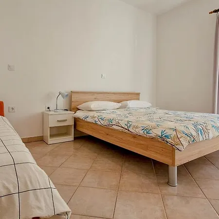 Apartment Adila 3 *