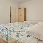 Διαμέρισμα Adila 3 *